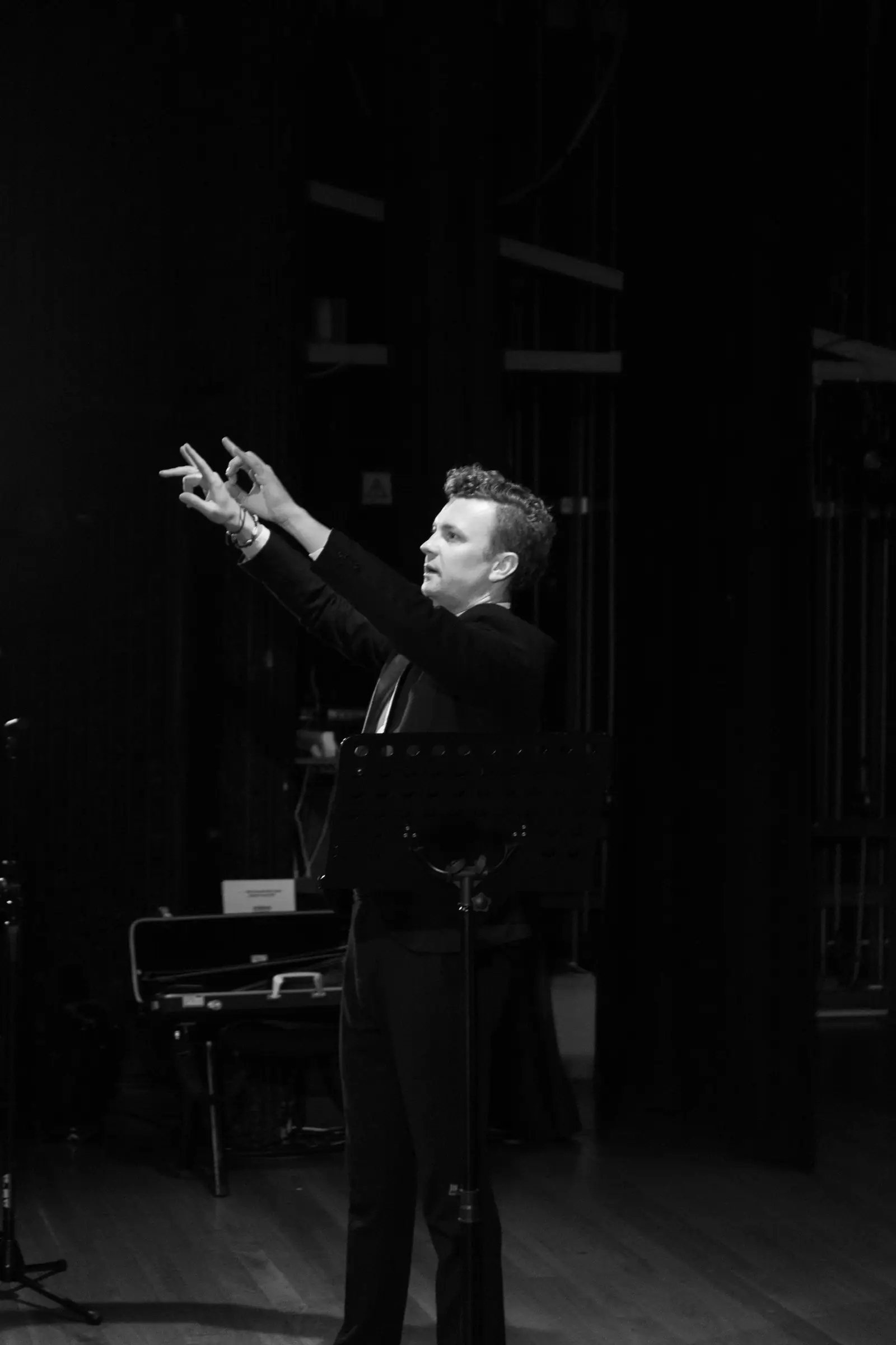 Dominik Przywara conducting, black and white